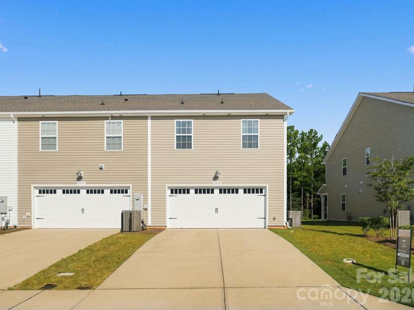 9830 Old Garden Circle, Gastonia, NC 28056.  MLS# CAR4420595, YatesRealty ID 34480. 