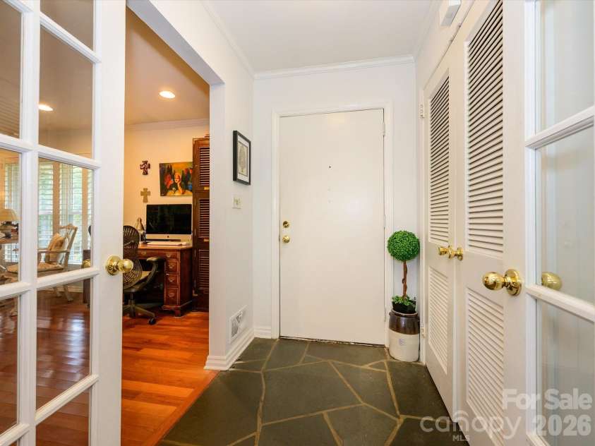 1300 Bevis Drive, Charlotte, NC 28209.  MLS# CAR4396482, YatesRealty ID 34482. 