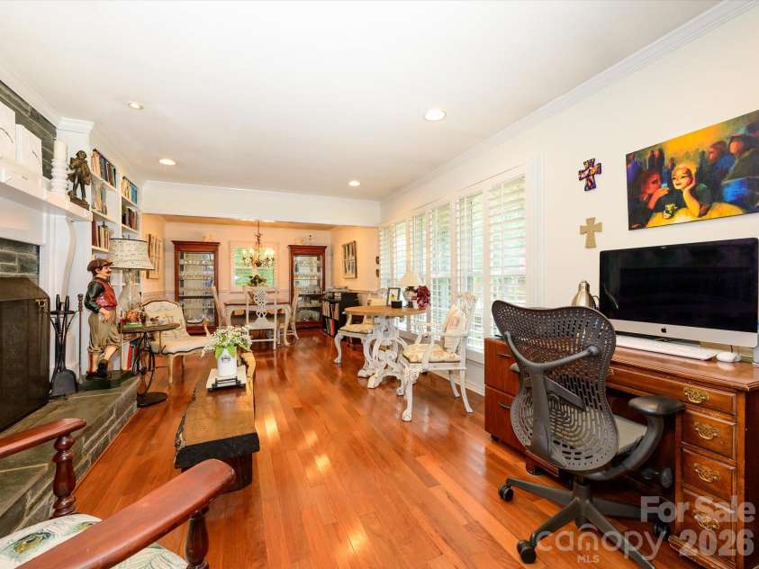 1300 Bevis Drive, Charlotte, NC 28209.  MLS# CAR4396482, YatesRealty ID 34482. 