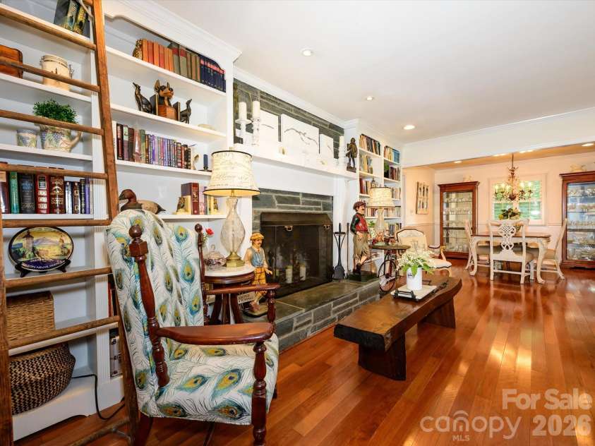 1300 Bevis Drive, Charlotte, NC 28209.  MLS# CAR4396482, YatesRealty ID 34482. 