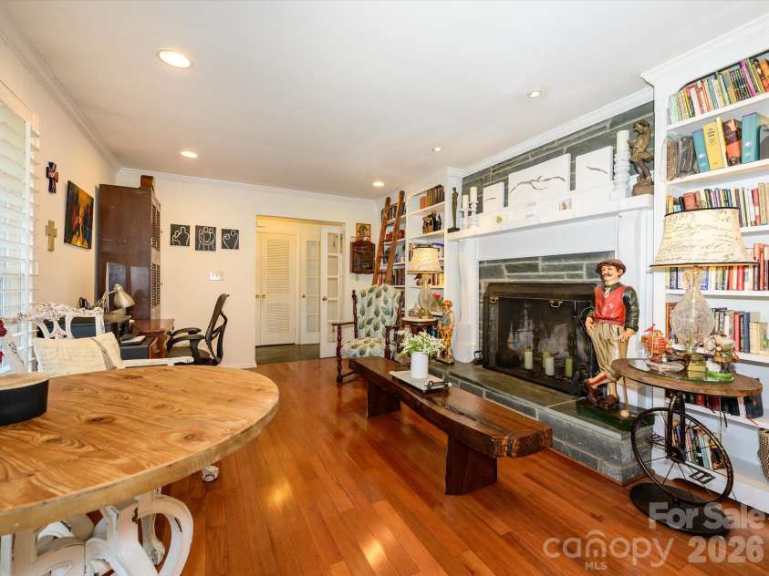 1300 Bevis Drive, Charlotte, NC 28209.  MLS# CAR4396482, YatesRealty ID 34482. 