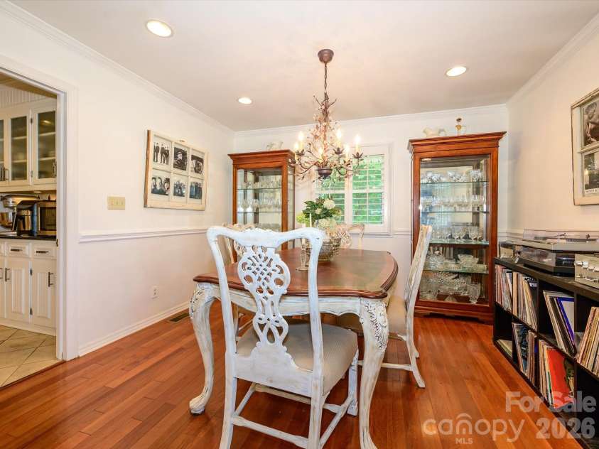 1300 Bevis Drive, Charlotte, NC 28209.  MLS# CAR4396482, YatesRealty ID 34482. 