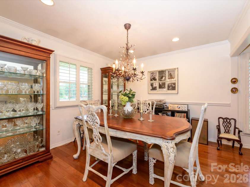 1300 Bevis Drive, Charlotte, NC 28209.  MLS# CAR4396482, YatesRealty ID 34482. 