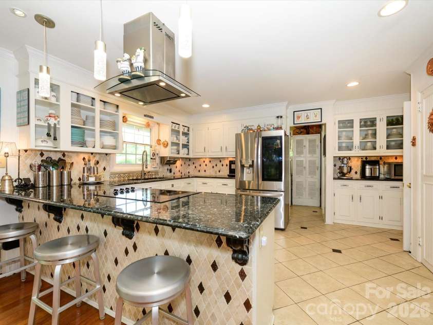 1300 Bevis Drive, Charlotte, NC 28209.  MLS# CAR4396482, YatesRealty ID 34482. 