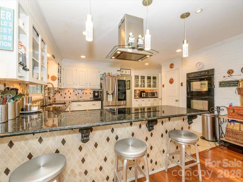 1300 Bevis Drive, Charlotte, NC 28209.  MLS# CAR4396482, YatesRealty ID 34482. 