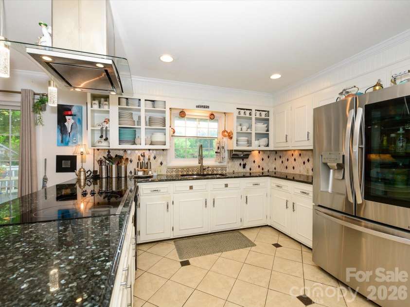 1300 Bevis Drive, Charlotte, NC 28209.  MLS# CAR4396482, YatesRealty ID 34482. 