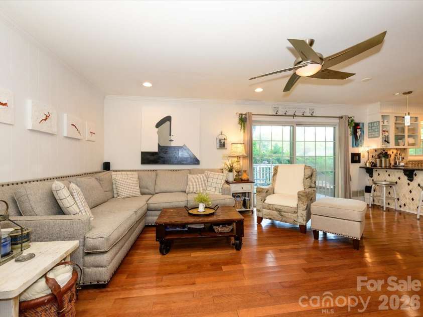 1300 Bevis Drive, Charlotte, NC 28209.  MLS# CAR4396482, YatesRealty ID 34482. 