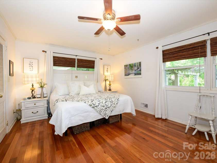 1300 Bevis Drive, Charlotte, NC 28209.  MLS# CAR4396482, YatesRealty ID 34482. 