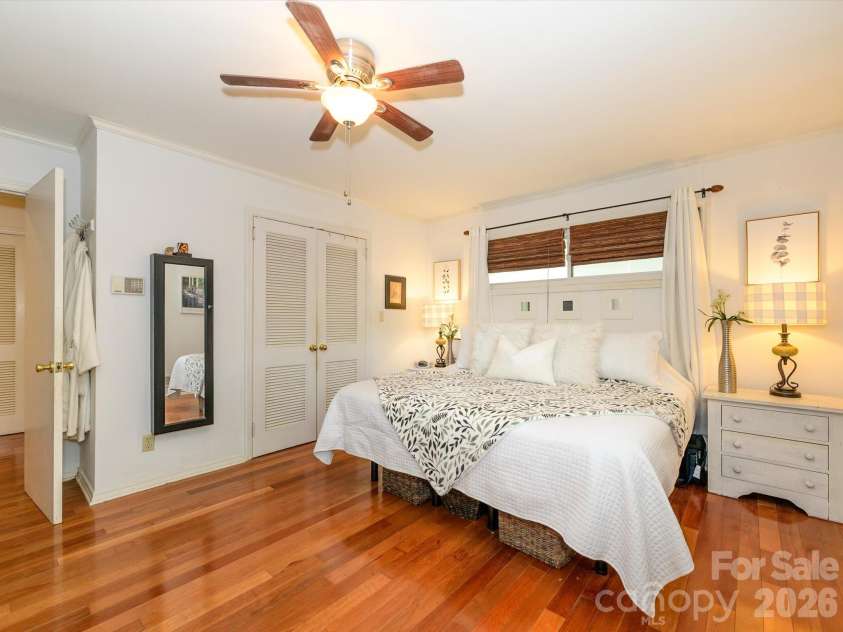 1300 Bevis Drive, Charlotte, NC 28209.  MLS# CAR4396482, YatesRealty ID 34482. 
