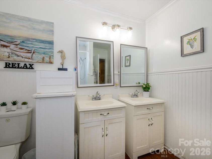 1300 Bevis Drive, Charlotte, NC 28209.  MLS# CAR4396482, YatesRealty ID 34482. 