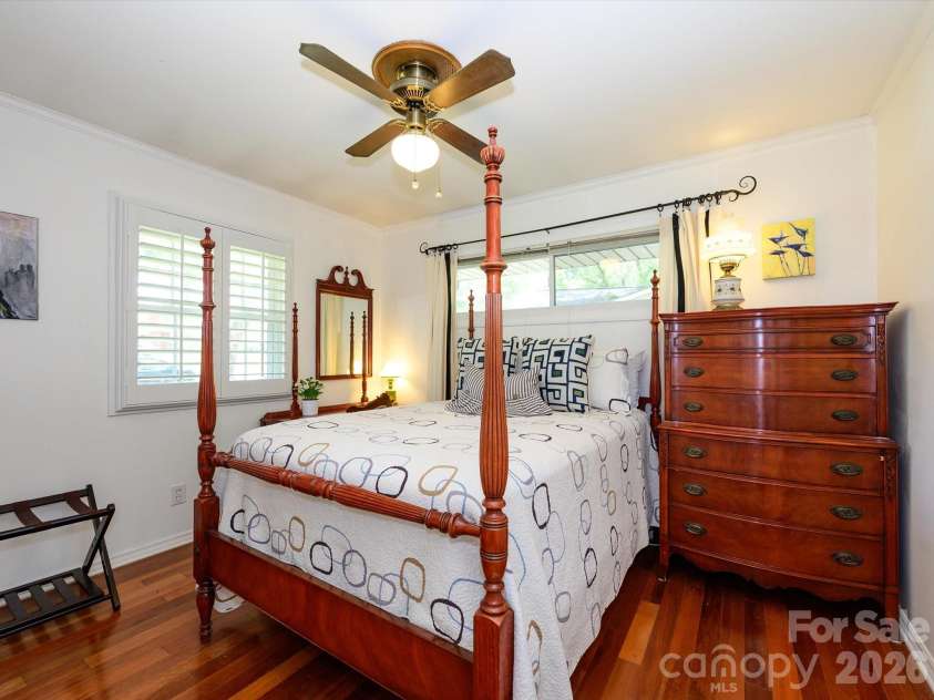 1300 Bevis Drive, Charlotte, NC 28209.  MLS# CAR4396482, YatesRealty ID 34482. 
