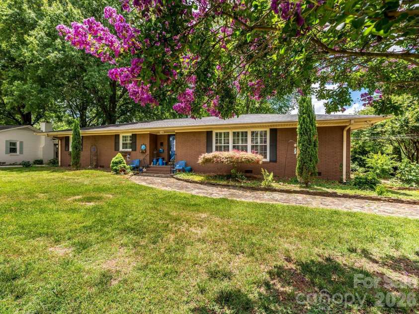 1300 Bevis Drive, Charlotte, NC 28209.  MLS# CAR4396482, YatesRealty ID 34482. 
