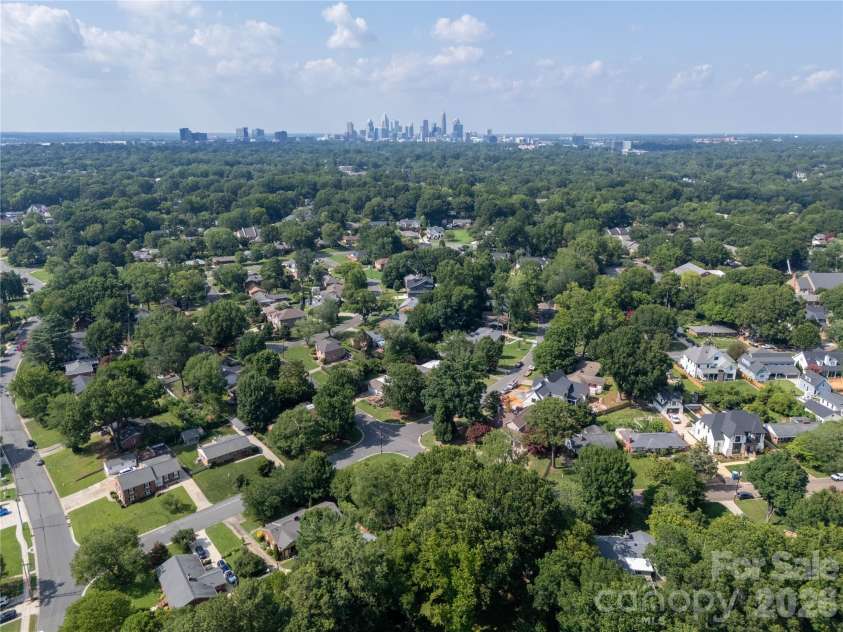 1300 Bevis Drive, Charlotte, NC 28209.  MLS# CAR4396482, YatesRealty ID 34482. 