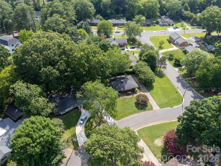 1300 Bevis Drive, Charlotte, NC 28209.  MLS# CAR4396482, YatesRealty ID 34482. 