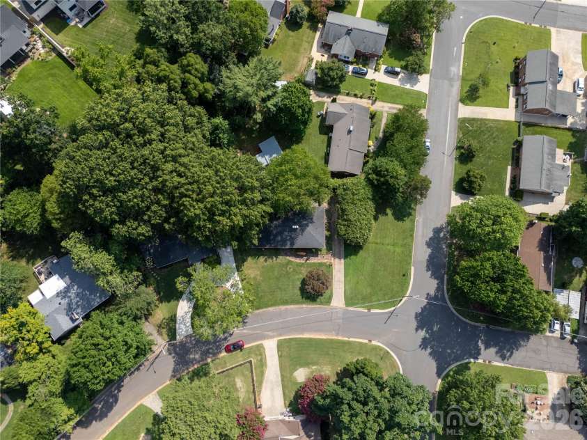 1300 Bevis Drive, Charlotte, NC 28209.  MLS# CAR4396482, YatesRealty ID 34482. 