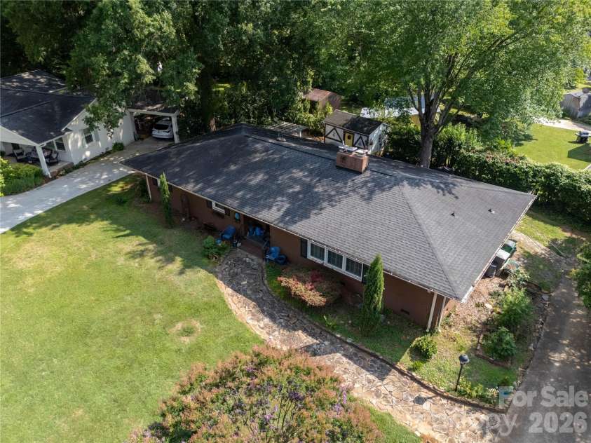 1300 Bevis Drive, Charlotte, NC 28209.  MLS# CAR4396482, YatesRealty ID 34482. 