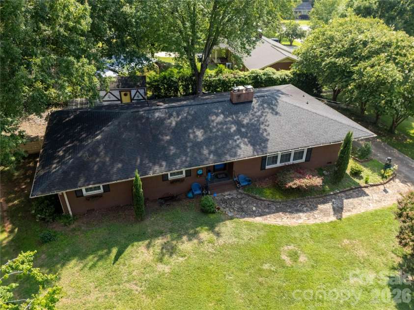 1300 Bevis Drive, Charlotte, NC 28209.  MLS# CAR4396482, YatesRealty ID 34482. 