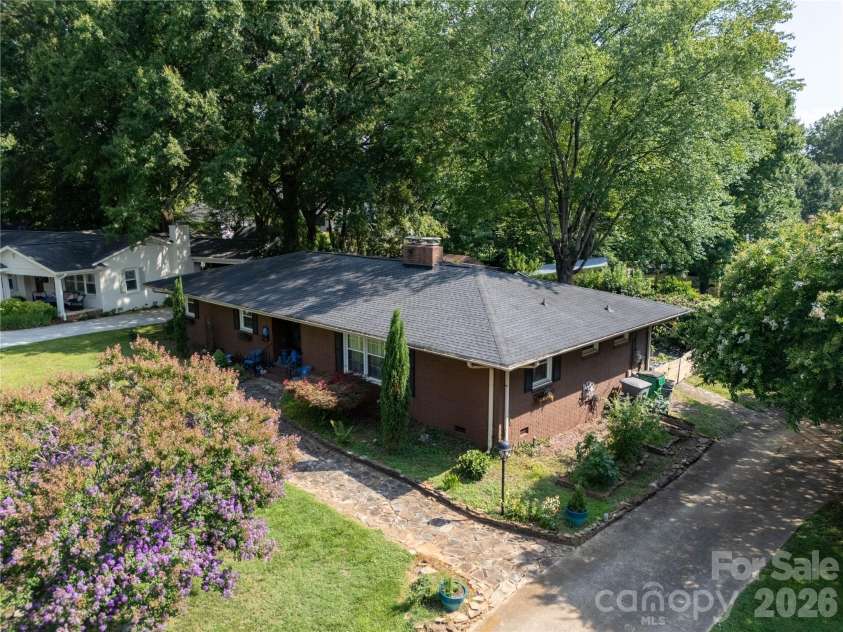 1300 Bevis Drive, Charlotte, NC 28209.  MLS# CAR4396482, YatesRealty ID 34482. 