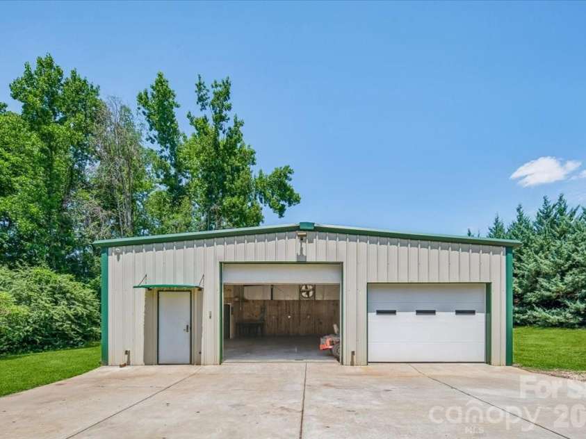 1512 Kinglet Drive, York, SC 29745.  MLS# CAR4393355, YatesRealty ID 34483. 40x40 workshop