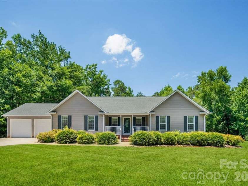 1512 Kinglet Drive, York, SC 29745.  MLS# CAR4393355, YatesRealty ID 34483. 