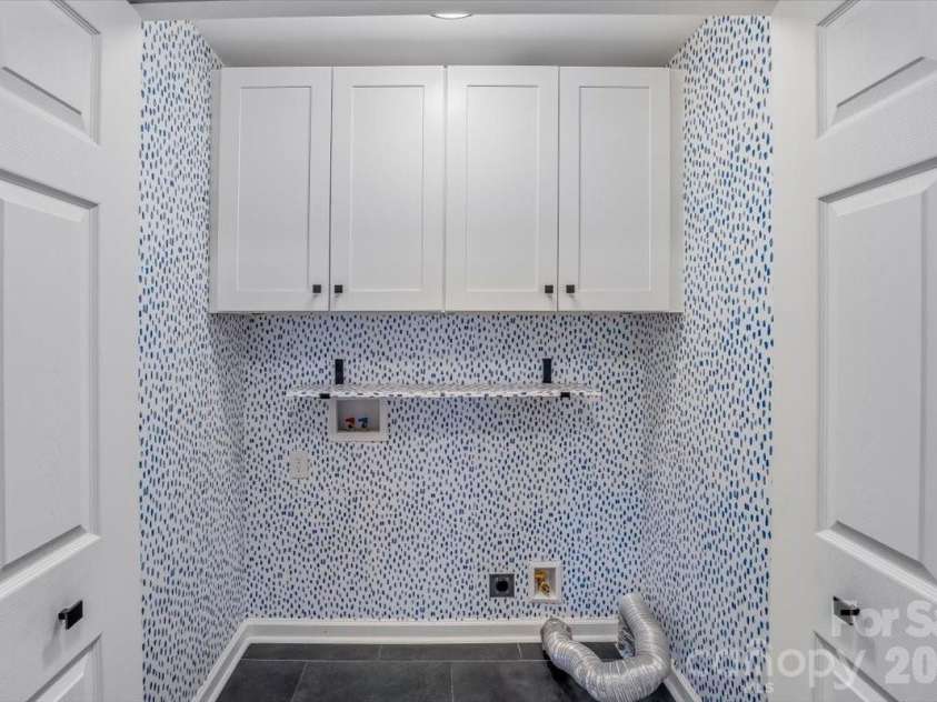 1512 Kinglet Drive, York, SC 29745.  MLS# CAR4393355, YatesRealty ID 34483. Laundry in hall