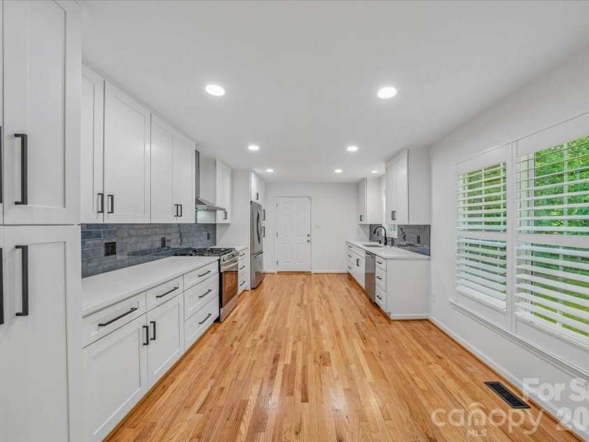 1512 Kinglet Drive, York, SC 29745.  MLS# CAR4393355, YatesRealty ID 34483. Newly remodeled kitchen