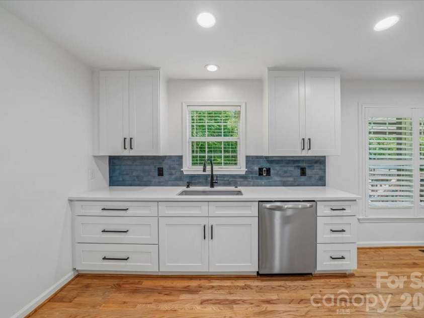 1512 Kinglet Drive, York, SC 29745.  MLS# CAR4393355, YatesRealty ID 34483. Plenty of counter space