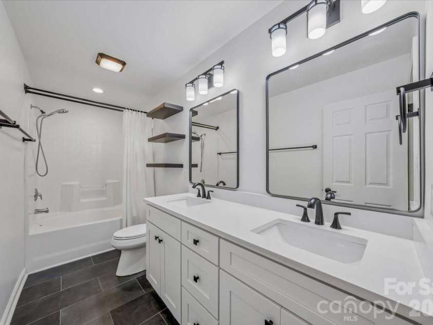 1512 Kinglet Drive, York, SC 29745.  MLS# CAR4393355, YatesRealty ID 34483. Second full bath