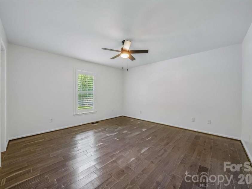 1512 Kinglet Drive, York, SC 29745.  MLS# CAR4393355, YatesRealty ID 34483. Secondary edroom