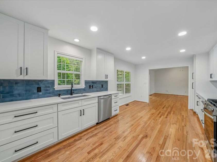 1512 Kinglet Drive, York, SC 29745.  MLS# CAR4393355, YatesRealty ID 34483. Spacious kitchen