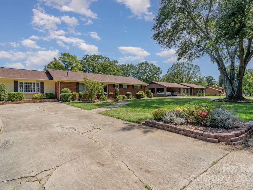 1901 Little Rock Road, Charlotte, NC 28214.  MLS# CAR4296087, YatesRealty ID 34483. 