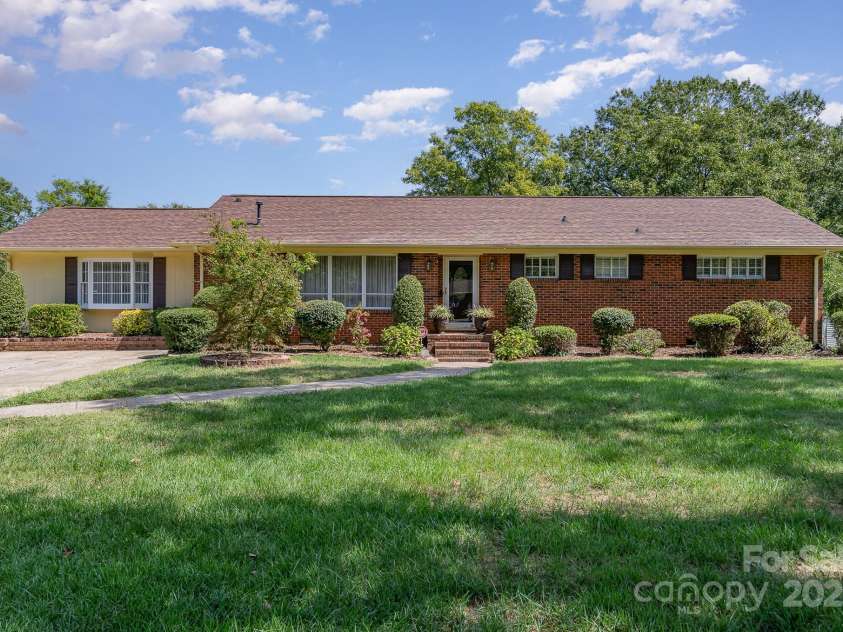 1901 Little Rock Road, Charlotte, NC 28214.  MLS# CAR4296087, YatesRealty ID 34483. 