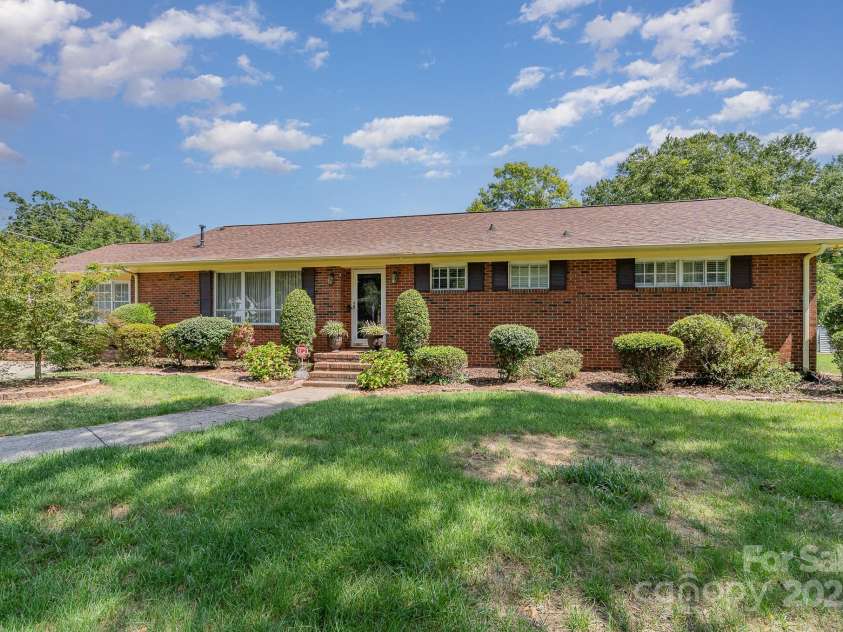 1901 Little Rock Road, Charlotte, NC 28214.  MLS# CAR4296087, YatesRealty ID 34483. 