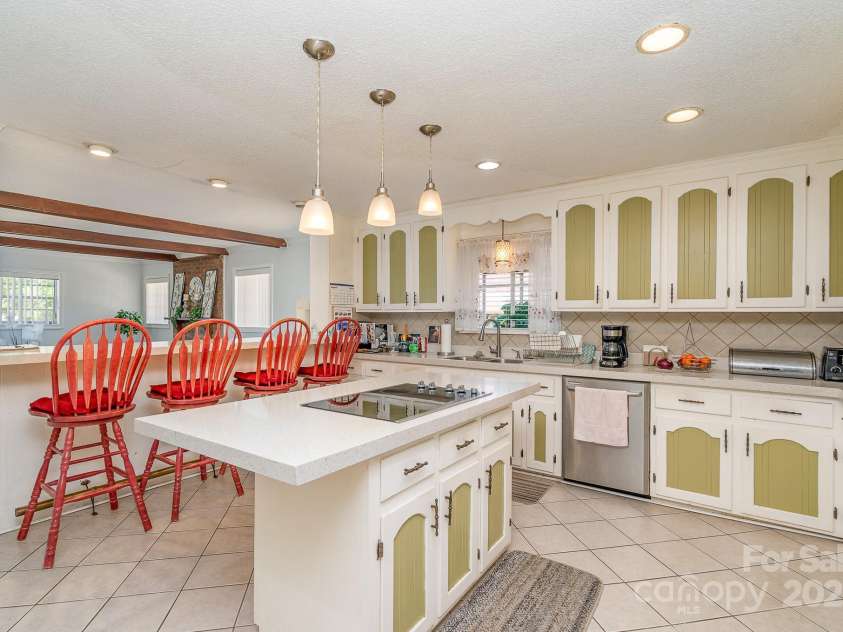 1901 Little Rock Road, Charlotte, NC 28214.  MLS# CAR4296087, YatesRealty ID 34483. 