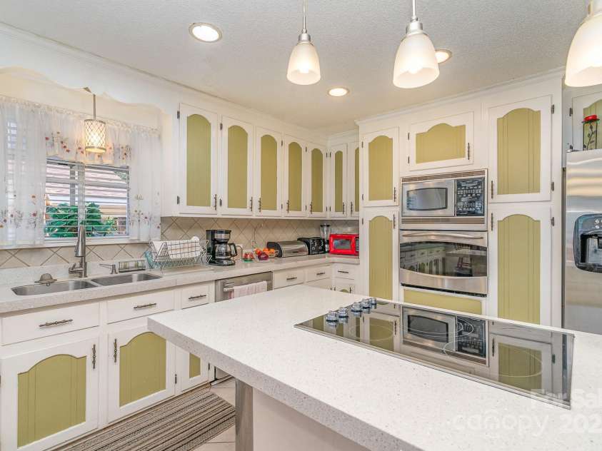 1901 Little Rock Road, Charlotte, NC 28214.  MLS# CAR4296087, YatesRealty ID 34483. 