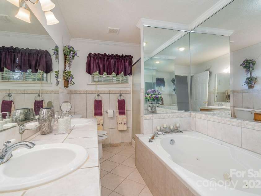 1901 Little Rock Road, Charlotte, NC 28214.  MLS# CAR4296087, YatesRealty ID 34483. 