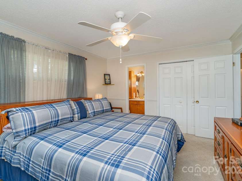 1901 Little Rock Road, Charlotte, NC 28214.  MLS# CAR4296087, YatesRealty ID 34483. 