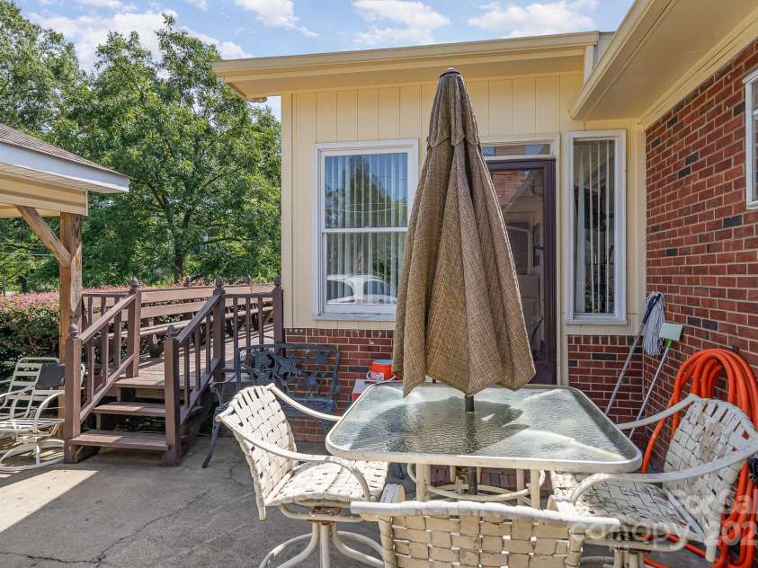 1901 Little Rock Road, Charlotte, NC 28214.  MLS# CAR4296087, YatesRealty ID 34483. 