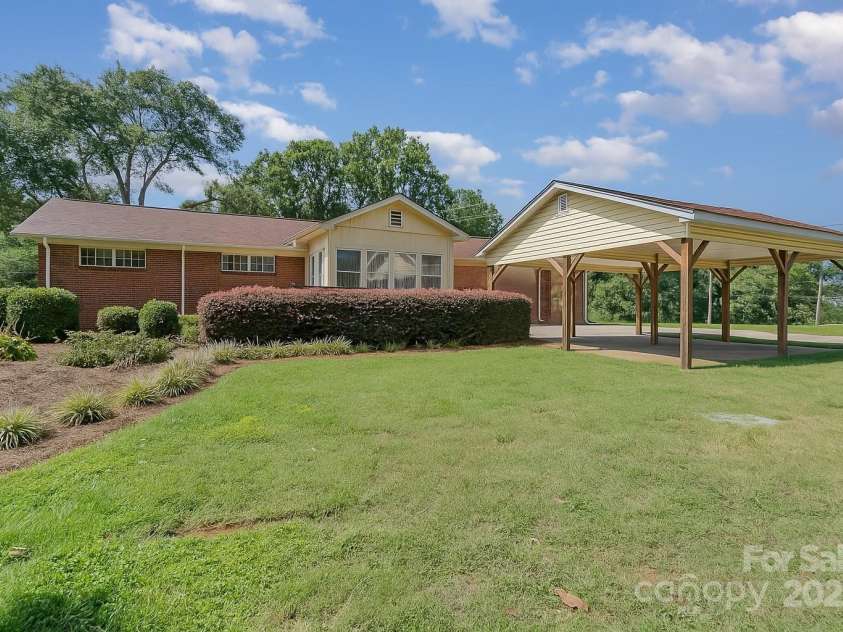 1901 Little Rock Road, Charlotte, NC 28214.  MLS# CAR4296087, YatesRealty ID 34483. 