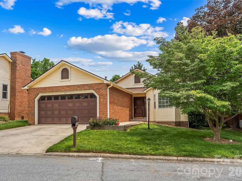137 Exeter Court, Hendersonville, NC 28791.  MLS# CAR4397622, YatesRealty ID 34486. 