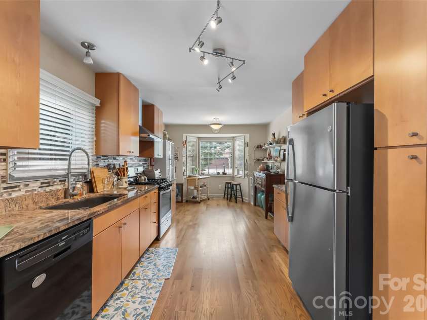 137 Exeter Court, Hendersonville, NC 28791.  MLS# CAR4397622, YatesRealty ID 34486. 