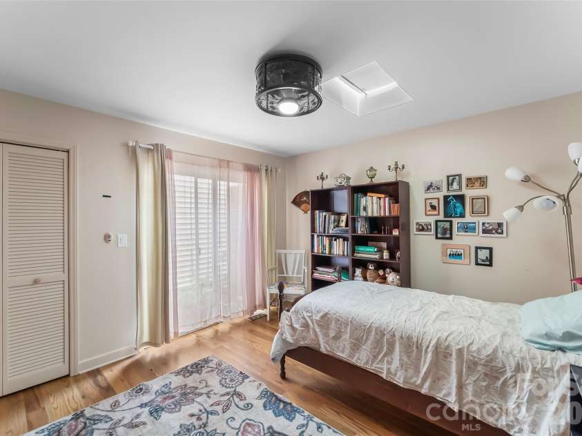 137 Exeter Court, Hendersonville, NC 28791.  MLS# CAR4397622, YatesRealty ID 34486. 