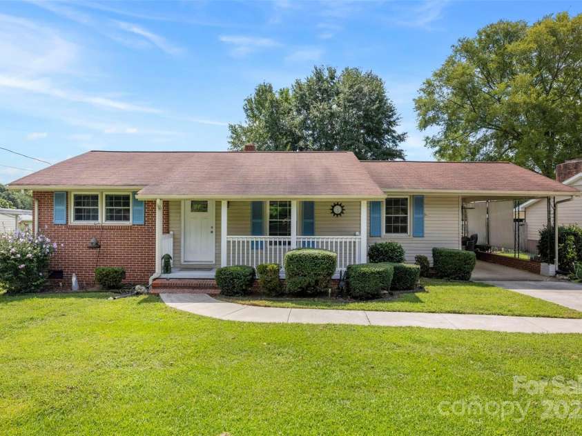 2211 Parkdale Avenue, Gastonia, NC 28052.  MLS# CAR4295983, YatesRealty ID 34487. 