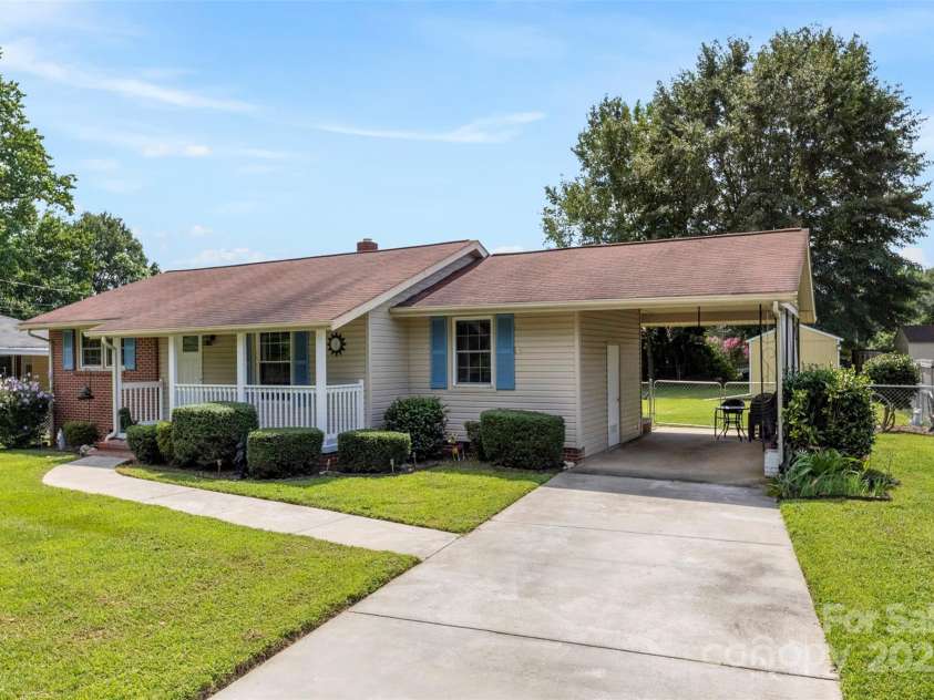 2211 Parkdale Avenue, Gastonia, NC 28052.  MLS# CAR4295983, YatesRealty ID 34487. 