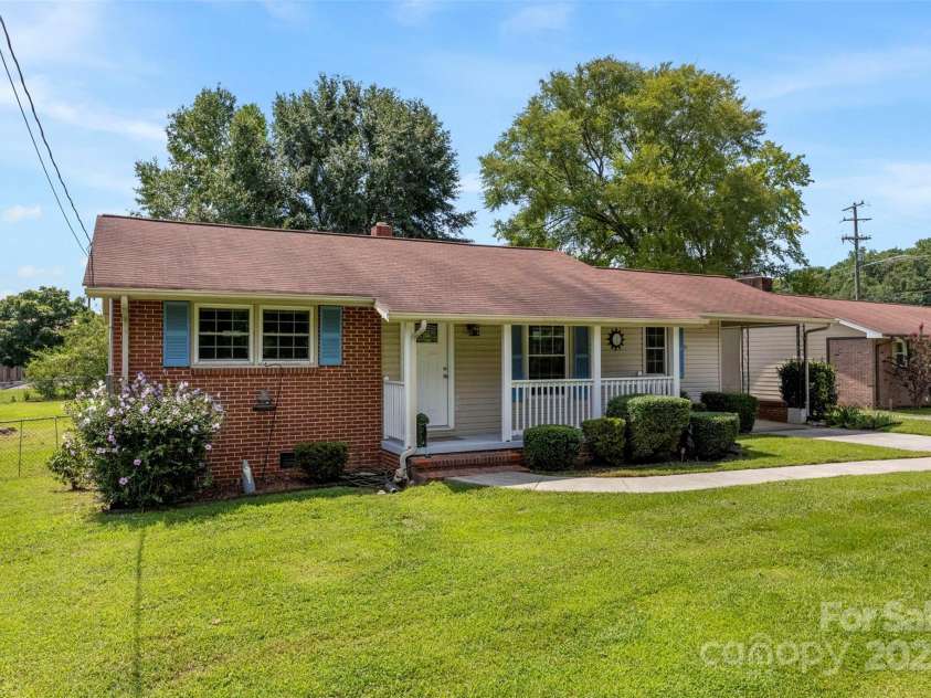 2211 Parkdale Avenue, Gastonia, NC 28052.  MLS# CAR4295983, YatesRealty ID 34487. 