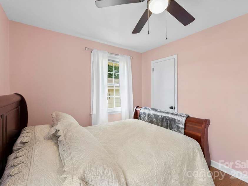 2211 Parkdale Avenue, Gastonia, NC 28052.  MLS# CAR4295983, YatesRealty ID 34487. 