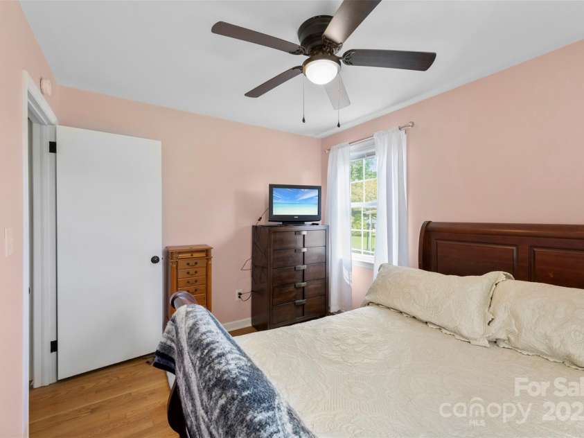 2211 Parkdale Avenue, Gastonia, NC 28052.  MLS# CAR4295983, YatesRealty ID 34487. 