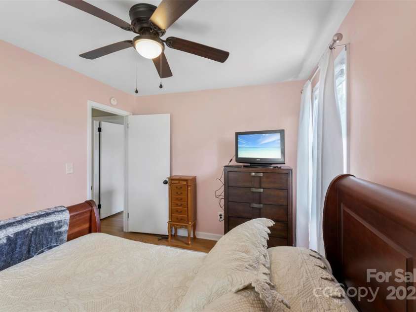 2211 Parkdale Avenue, Gastonia, NC 28052.  MLS# CAR4295983, YatesRealty ID 34487. 
