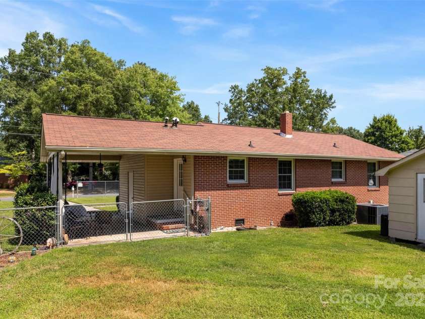 2211 Parkdale Avenue, Gastonia, NC 28052.  MLS# CAR4295983, YatesRealty ID 34487. 