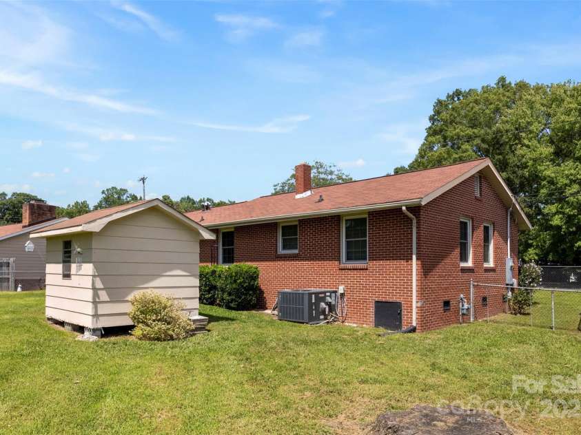 2211 Parkdale Avenue, Gastonia, NC 28052.  MLS# CAR4295983, YatesRealty ID 34487. 
